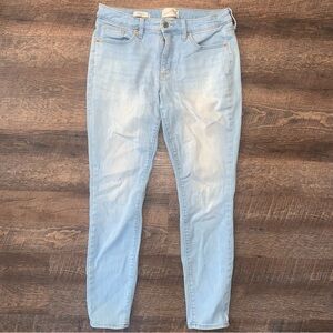 Universal Thread Goods Co. Light Washed Mid Rise Skinny Jeans Size 10/30R